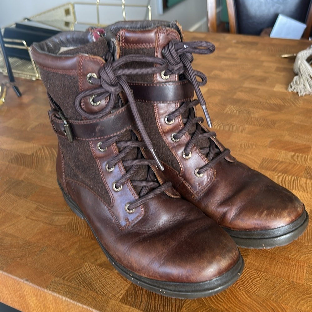 UGG Kesey waterproof leather and wool lace up ankle boots size 8